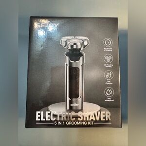 Electric Shaver 5 in 1 Grooming Kit in Black, NEW